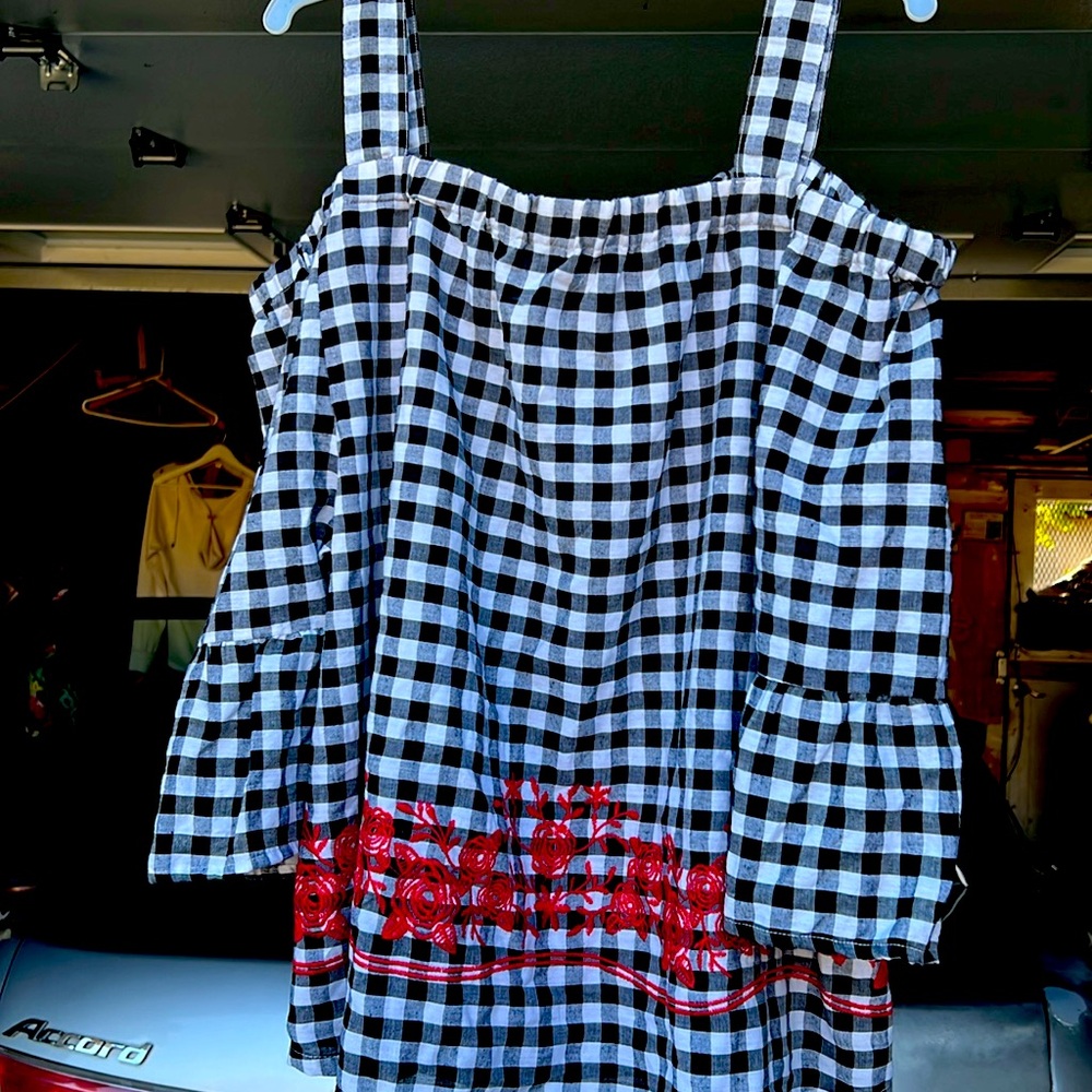 Chic Checkered Blouse with Floral Embroidery